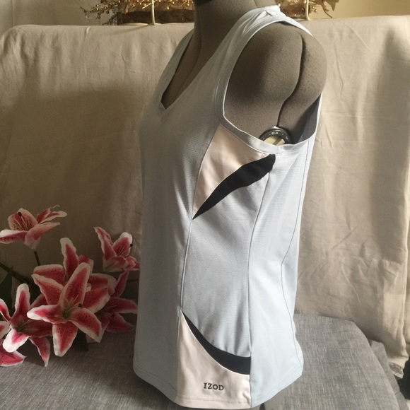 IZOD Cool FX sleeveless Ladie’s golf or tennis top - Picture 2 of 7